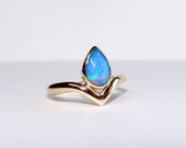 Gold Australian opal ring. Solid 9ct Yellow gold Australian Pipe opal ring