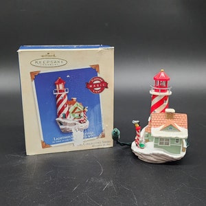 Hallmark - Adorno de recuerdo con diseño de faro y saludos de 2003