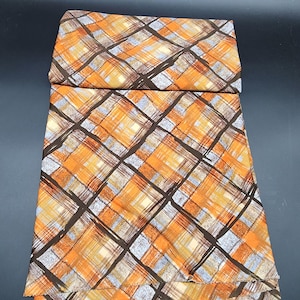 APSCO kledingstof uit de jaren 70 met ruitpatroon in oranje en bruin, in de stijl van een patrijsfamilie, 1 yard (20 inch).