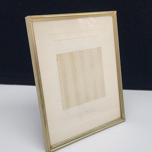 Vintage Gold-Tone Ornate Picture Frame With Red Velvet Backing Stand 8x10