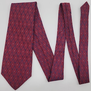 Cravatta Dacron e Poliestere Blu Rosso Geometrico 4" W 56" L VTG Superba