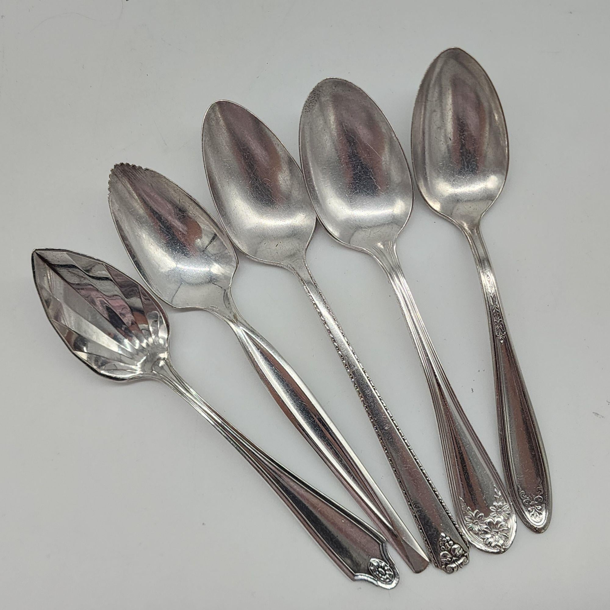 Lot de couverts divers en métal argenté - Lot 157