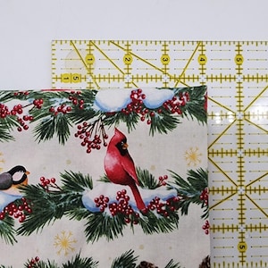 Tela navideña con cardenales y carboneros de Brother Sister Design Studio, 12 x 44
