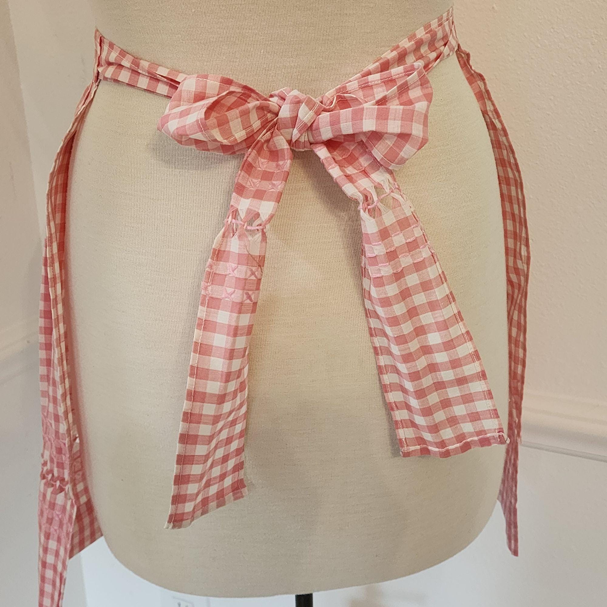 ヴィンテージのピンク＆ホワイトのギンガムチェックエプロン（ポケット