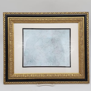 Foto enmarcada en dorado y negro de estilo antiguo, 26,5 x 34,5 cm.