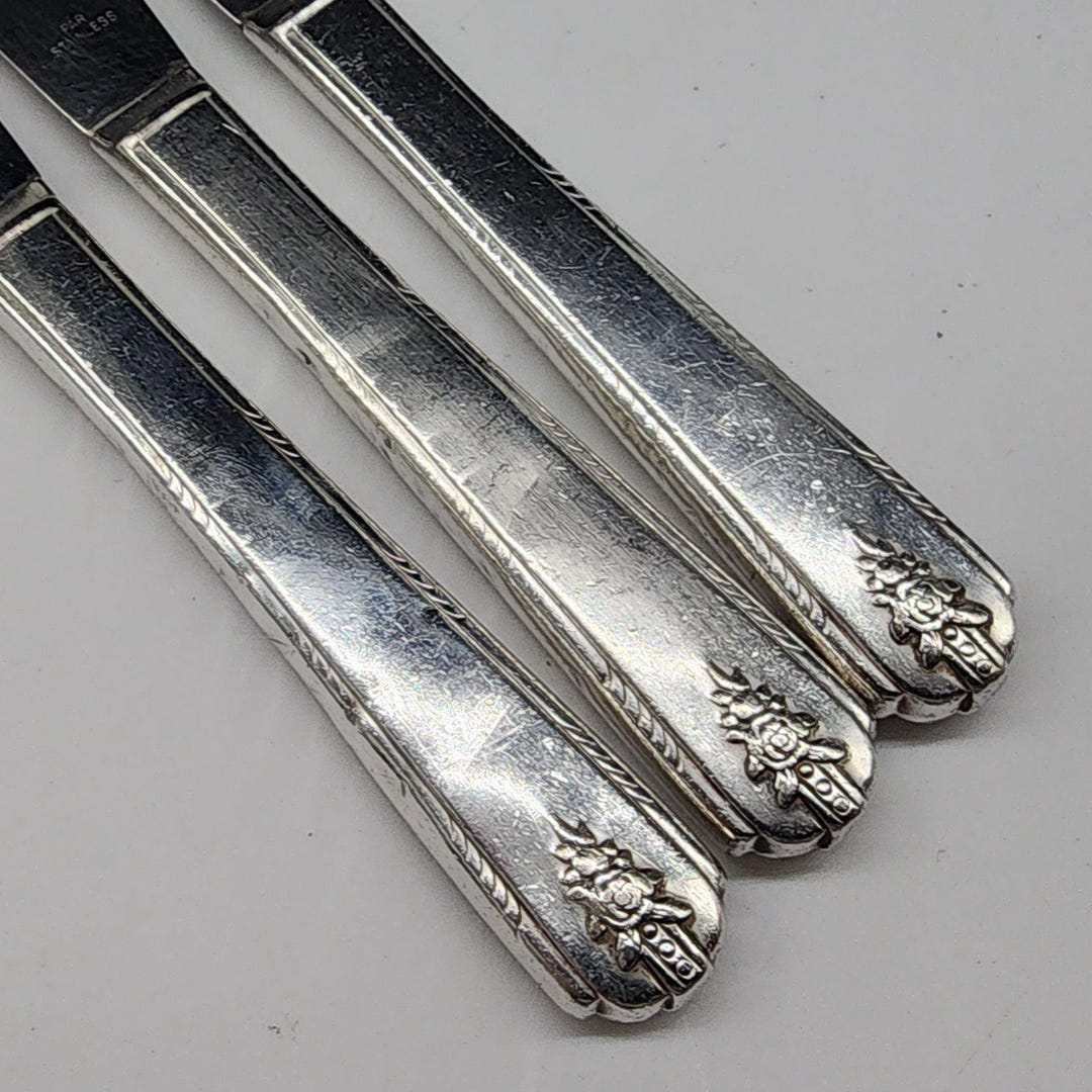Lot De 5 Couteaux De Table – Manche Métal Argenté Et Lame Inox