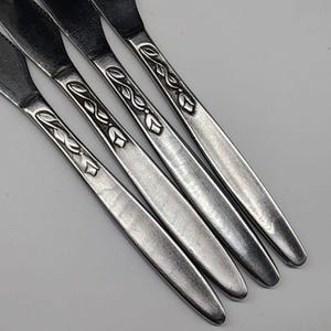 Set Of 4 Amefa Tulip Stainless Steel Dinner Knives With Decorative Handles