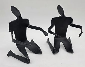 Modernistyczna rzeźba z metalu i żelaza, uchwyt na butelkę w kształcie człowieka, sztuka figuratywna