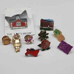 Set Of 8 Vintage Pins Including The Cats Meow Pineapple Rose Little Schoolhouse