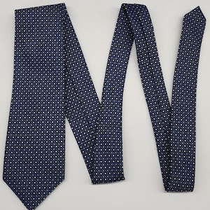 Tasso Elba Mens 100% Silk Blue & White Geometric Tie 3-3/4&quot; Wide 58-1/2&quot; Long