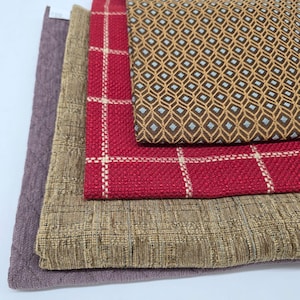 Geassorteerde bekledingsstofmonsters Veel gestructureerd rood taupeblauw rayon polyester