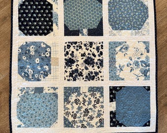 Blue Pumpkins Tabletopper