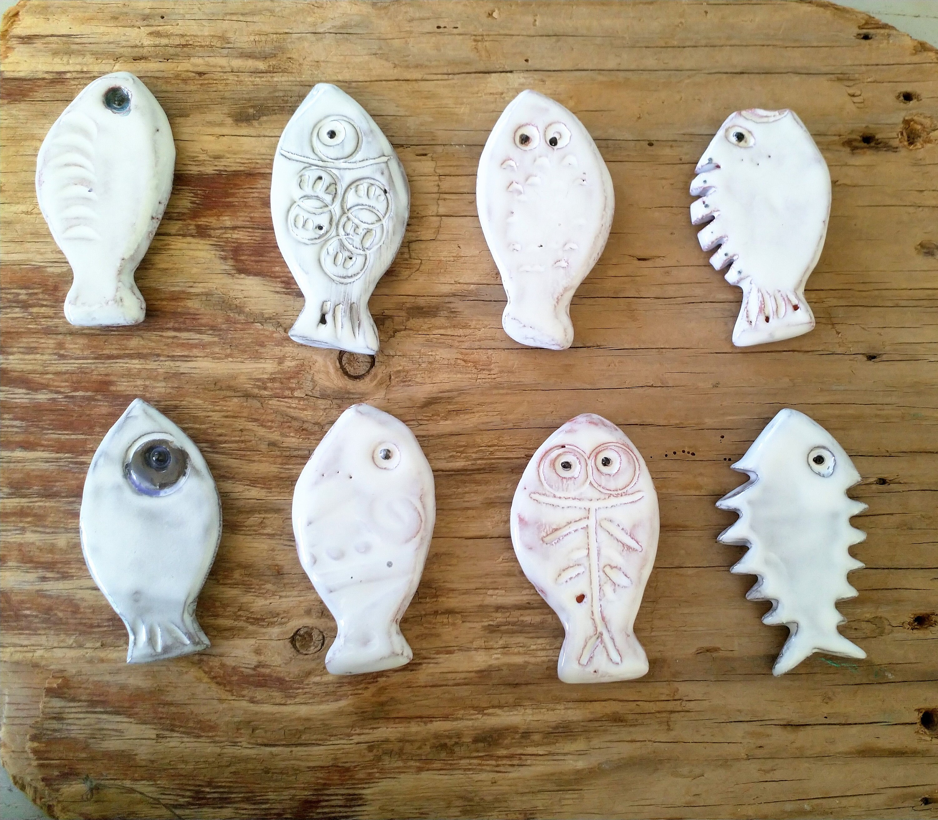 Poissons Blancs en Faïence Émaillée , Pièces Uniques Art Mural Mosaïque , Décoration Marine