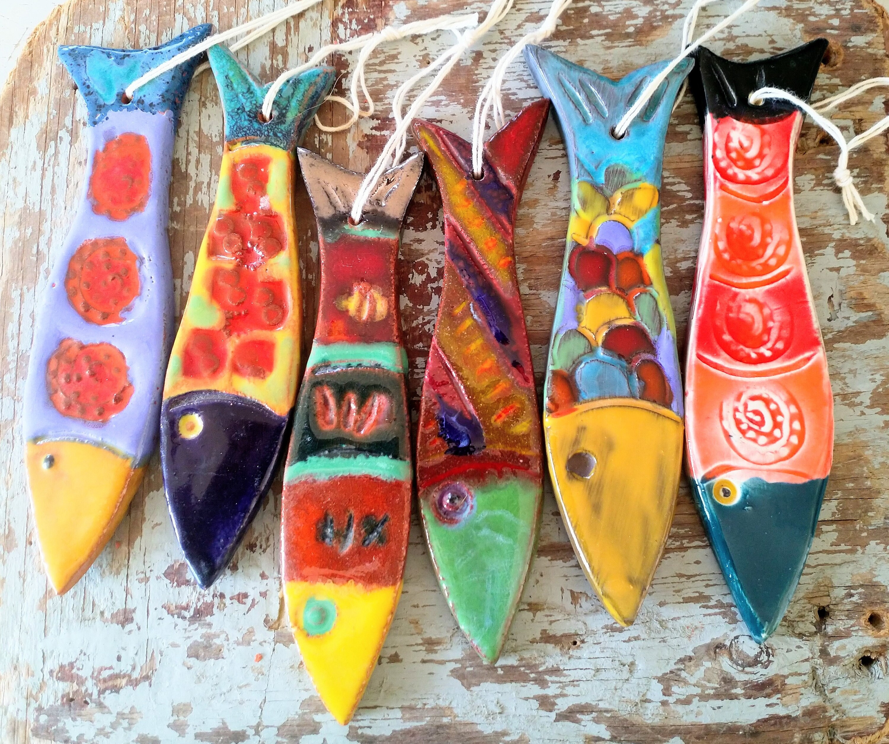 Grand Poisson Multicolore en Céramique Pour Une Décoration Bord de Mer