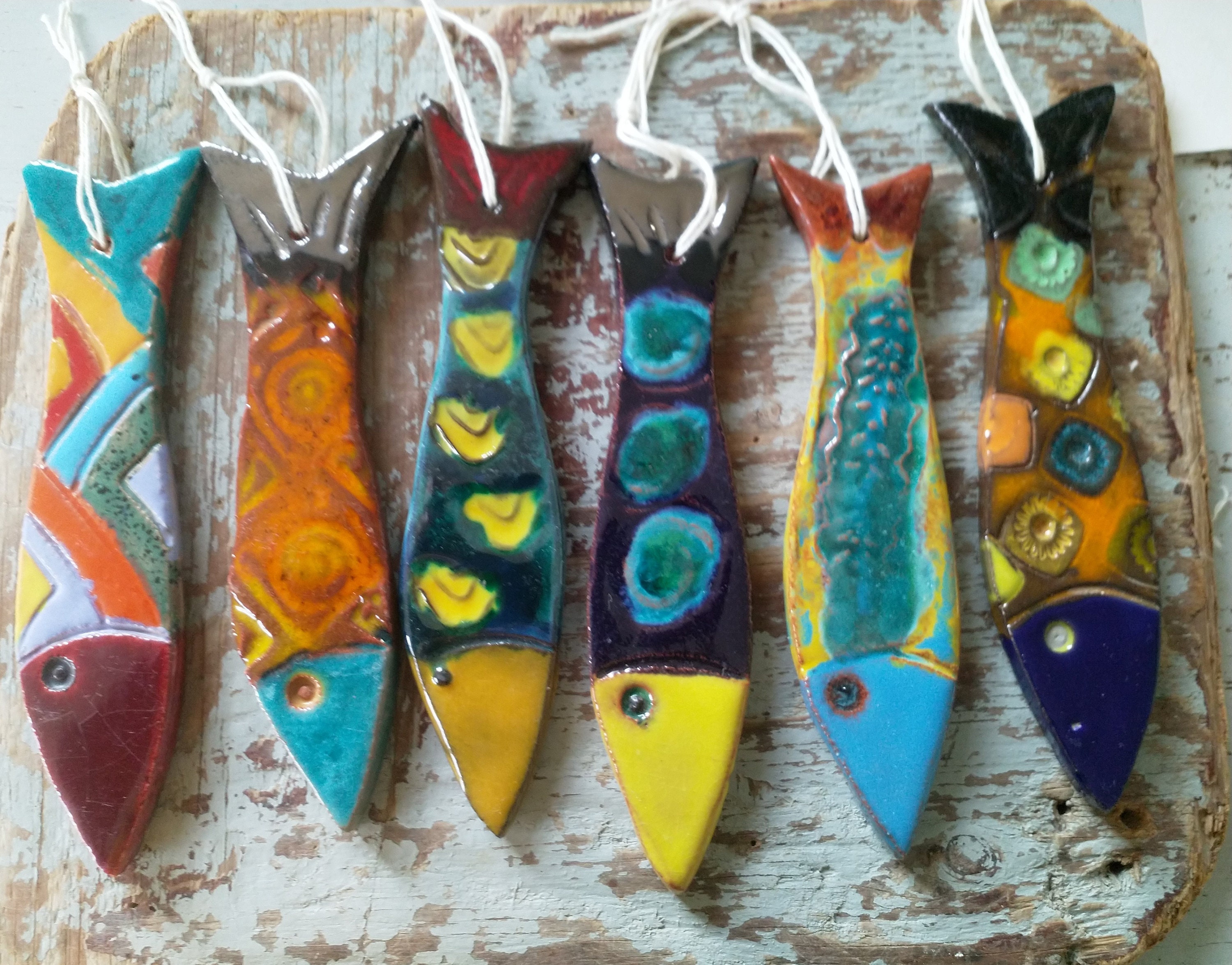 Grand Poisson Multicolore en Céramique Pour Une Décoration Bord de Mer