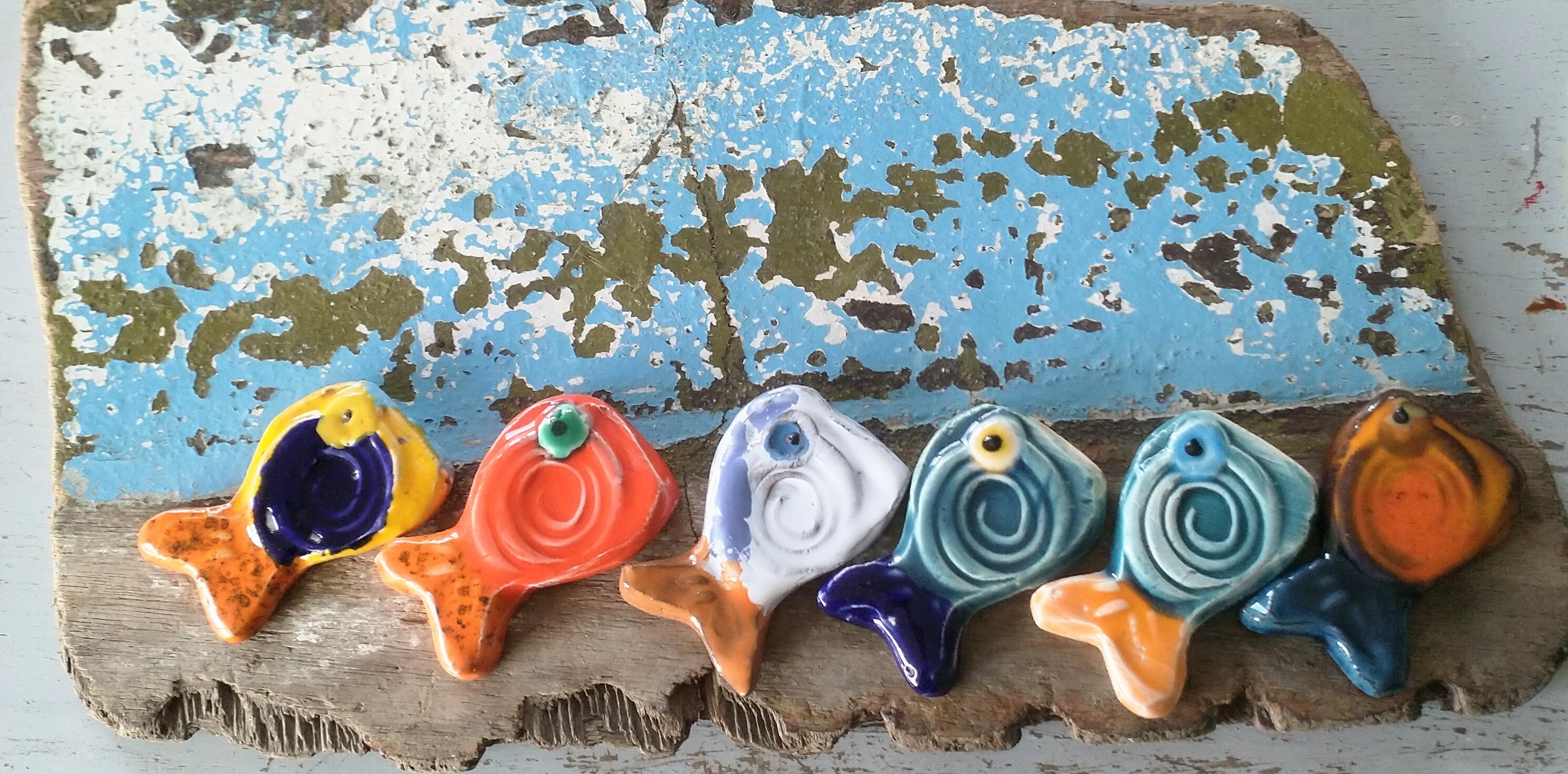 Poissons Multicolores en Faïence Émaillée , Pièces Uniques Art Mural Mosaïque , Décoration Marine