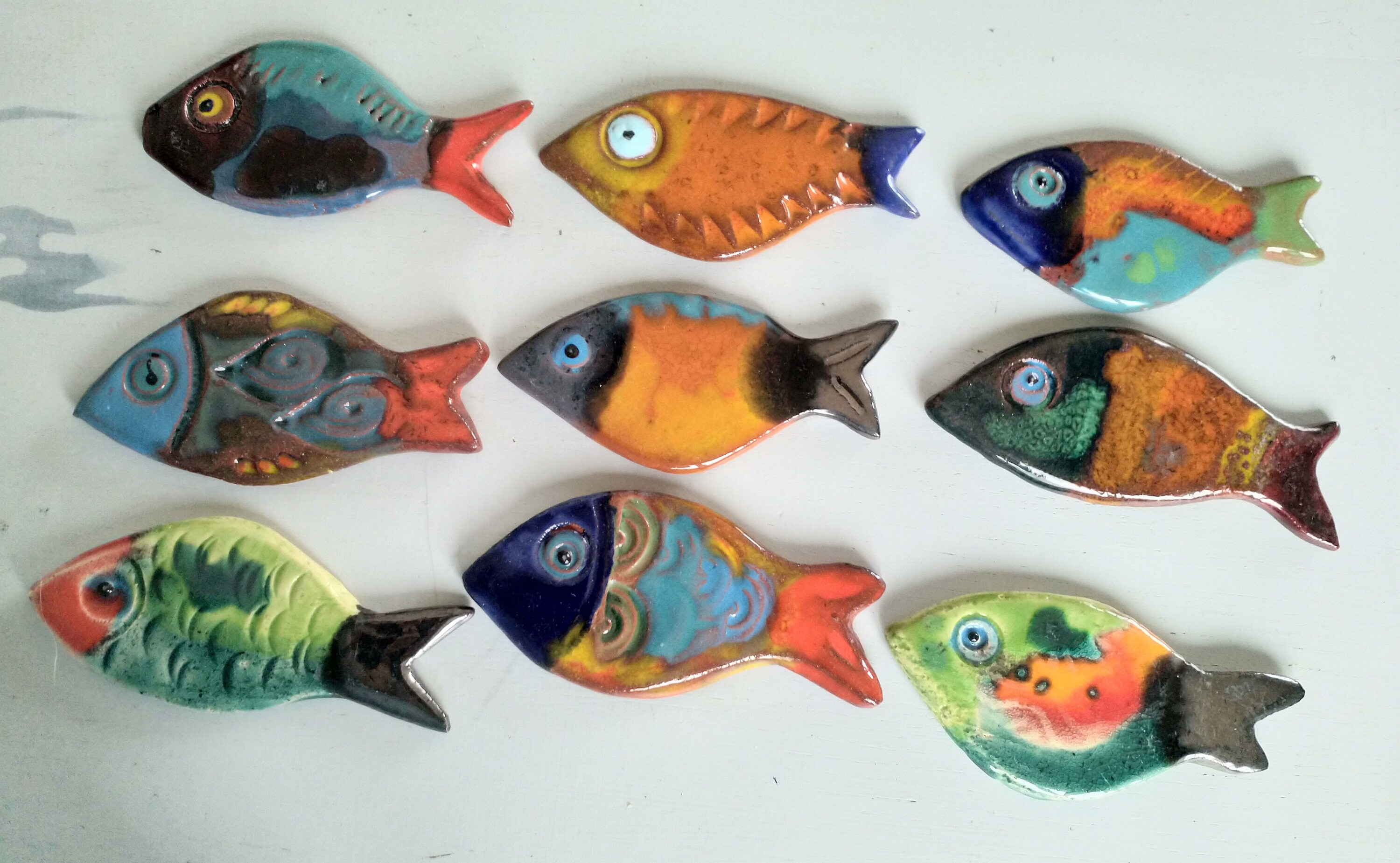 Poissons Multicolores en Céramique Émaillée Pour Une Décoration Bord de Mer