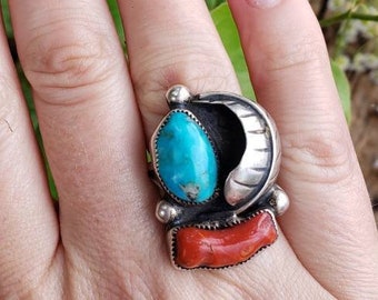 Vintage Southwestern Turquoise and Coral Sterling Silver Leafwork Ring - Size 8.5