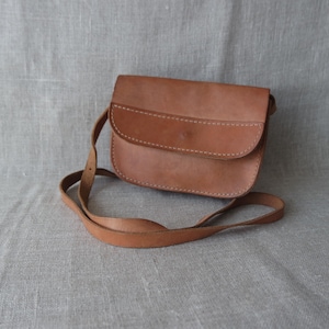 vintage Petit sac à bandoulière en cuir marron cognac Petit sac à bandoulière Sac unisexe
