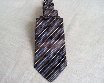 Corbata de seda marrón vintage para hombre con rayas diagonales Corbata clásica de Hugo Boss