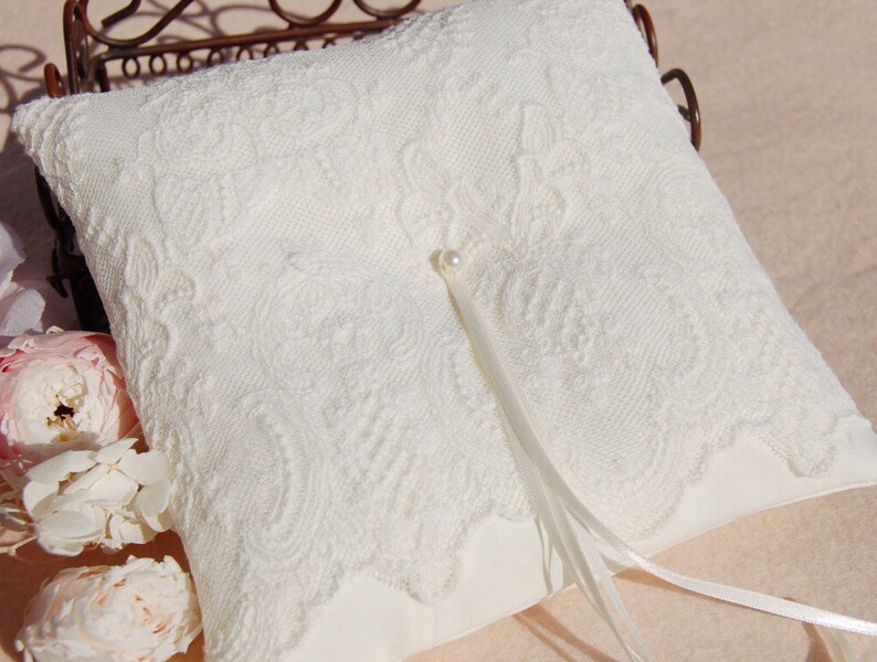 wedding Accessories.off-white ring pillow Beautiful lace Wedding ring pillow.Cotton ring pillow,lace ring bearer pillow,wedding gift