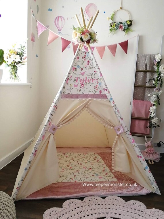 girls play tent