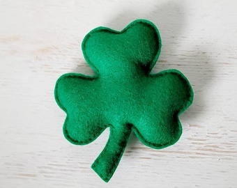 May include: A green felt shamrock with a three-leaf clover design.