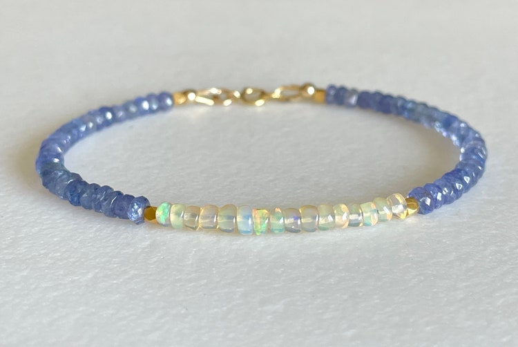 Bracciale con perline di tanzanite e Welo Opal, Tanzanite blu naturale, Pietra portafortuna di dicembre, Vermeil d'oro, Riempimento d'oro, Argento Sterling, Minimalista