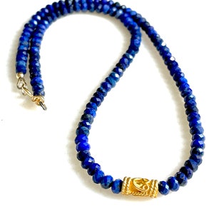 Collar de gargantilla lapislázuli, piedra preciosa natural AAA Lapislázuli, lapislázuli azul, acento vermeil dorado, collar con cuentas delicadas, relleno de oro.