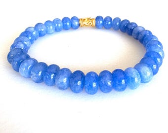 Pulsera de gemas azul bígaro, rondeles de jade azul liso de 8 mm, baño de oro de 24 quilates, pulsera elástica.