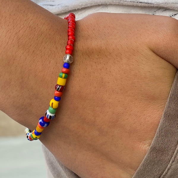 Bracelet de perles africaines pour homme, perles « Love » multicolores tchèques, perles de verre rouges, argent fin de la tribu Karen Hill, bracelet extensible fin, unisexe