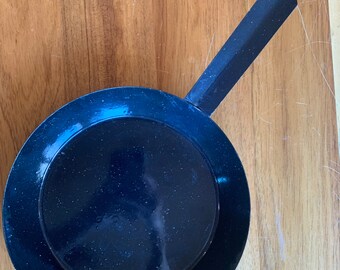 Excellent Vintage Navy Blue Speckled Fry/Sauté Pan 7”