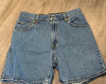 Vintage Levi’s women’s size 8 shorts