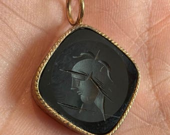 Colgante antiguo griego espartano tallado en intaglio