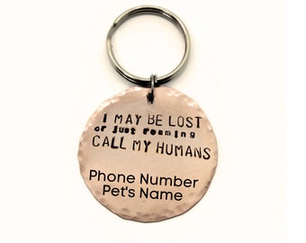 Ik kan verdwaald zijn (of gewoon ronddwalen) Bel My Humans Funny Pet ID Tag