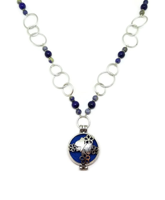 Schmetterling-Aromatherapie-Medaillon mit Lapislazuli