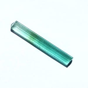 Tri Color Peacock Wintergreen Blue Tourmaline 4.15 Ct Rough Facet Grade Pencil Crystal Indicolite Stone Jewelry Making 202J