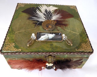 Decorative Wood Box, Wood Jewelry Box, Handcrafted Wood Box, Keepsake Wood Box, Birds & feathers Box, Unique Mothers Day Gift, Jeweled Box