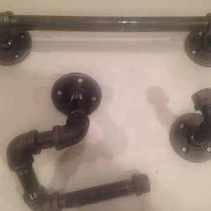 Set bagno industriale - tubo nero con porta carta igienica, gancio per accappatoio e porta asciugamani da 12",14", o 20"