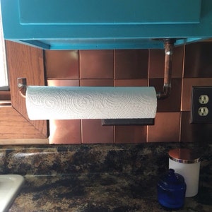 Suporte industrial para toalha de papel com tubo de cobre de 1/2" para montagem em gabinete
