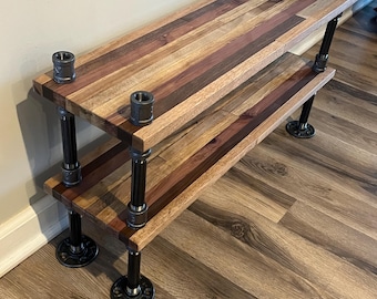 Scarpiera su misura realizzata con diversi tipi di legno.