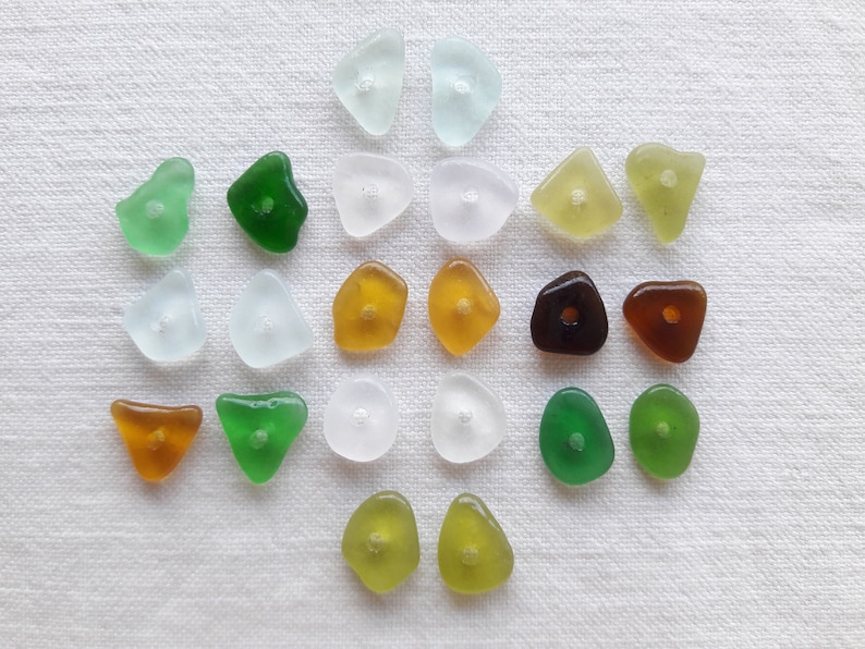 Véritables verre de mer forés de 1cm, percés au centre, 22 perles en verre polis multicolores. Lot pour fabrication de bijoux. image 3