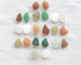 Cuentas de vidrio marino auténticas, de aproximadamente 1 a 1,3 cm de diámetro, perforadas en el centro. 16 cuentas de vidrio marino pulidas. Kit para hacer joyas.