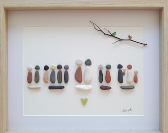 Pebble art. Example of a custom family portrait that I can realised for you! Genealogical tree, personalized family portrait,
