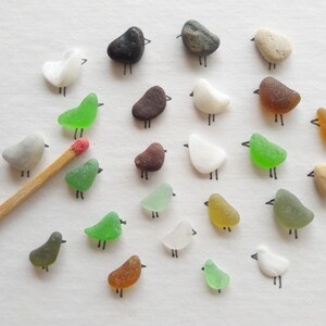 Tiny small smooth pebbles, tiny flat and smooth pebbles, Pebbles in the shape of birds. Ideal lot for mosaic or paintings, 24 pieces.