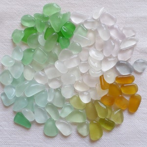 Real pastel sea glass, 100 pieces, the size of a large grain of wheat. Ideal lot for deco, mosaic, mineral paintings or jewels.