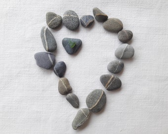 Striped pebbles, heart of striped pebbles, Gray pebbles veined with white, pebble supply, Decoration for Zen garden, aquarium, terrarium,