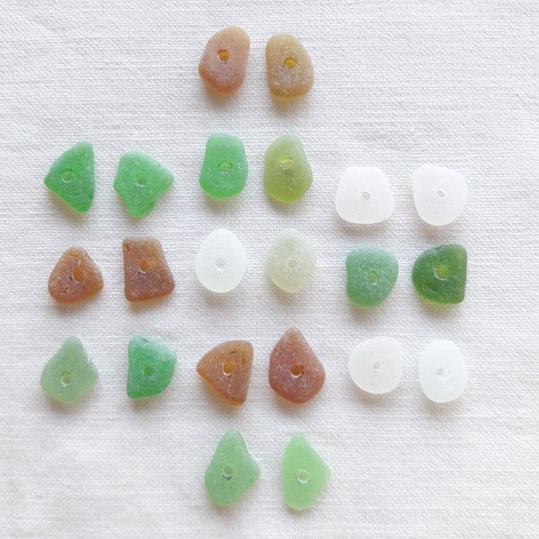 Drilled sea glass, beads in real sea glass, Real sea glass pierced in the center, Multicolored polished glass, Ideal lot for jewelry.