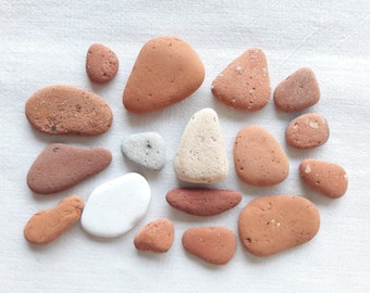 Destocking  fragments of pottery and pebbles in bulk, pebbles polished naturally,