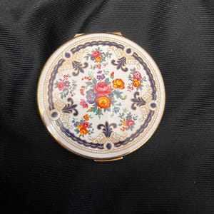 Vintage Stratton Floral Design Powder Compact - Made in England / Gold Case
